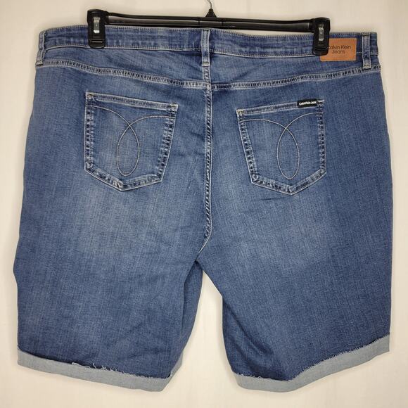 Calvin Klein Jeans Bermuda Cuffed Blue Denim Shorts Raw Hem NWT Plus Size 24W - Picture 8 of 11